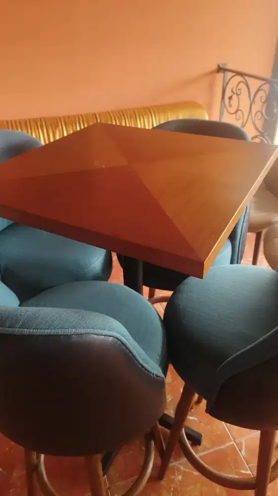 Dijual 1set  Meja Kursi Bar