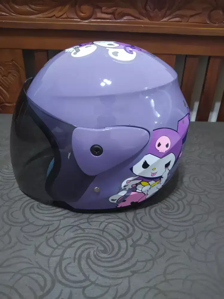 HELM ANAK KUROMI