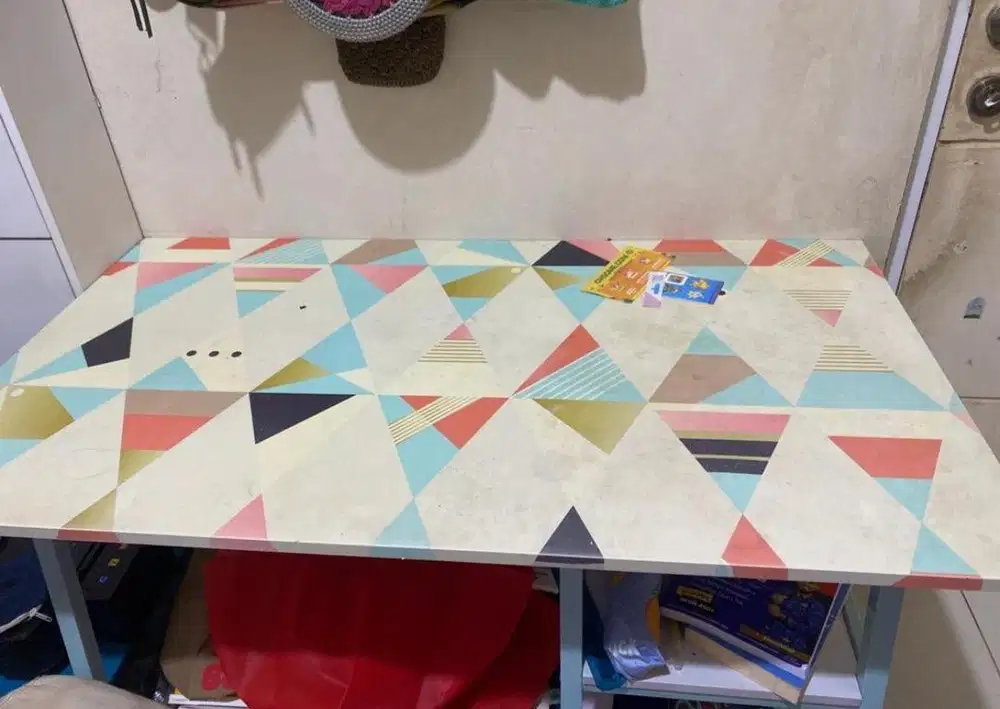 Meja belajar informa