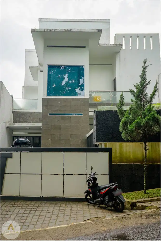 rumah villa cigadung furnish dengan kolam renang