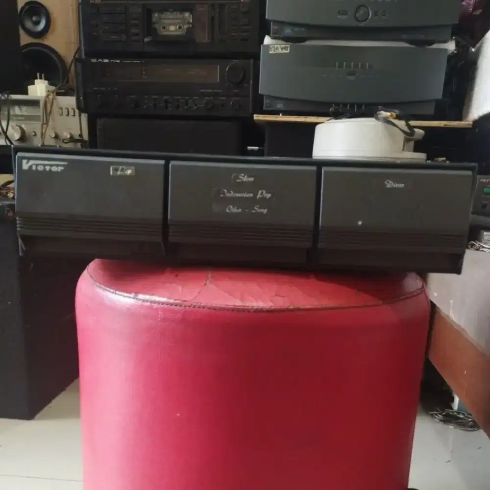 Tempat rak box kayu kaset pita victor 3 pintu 12 baris