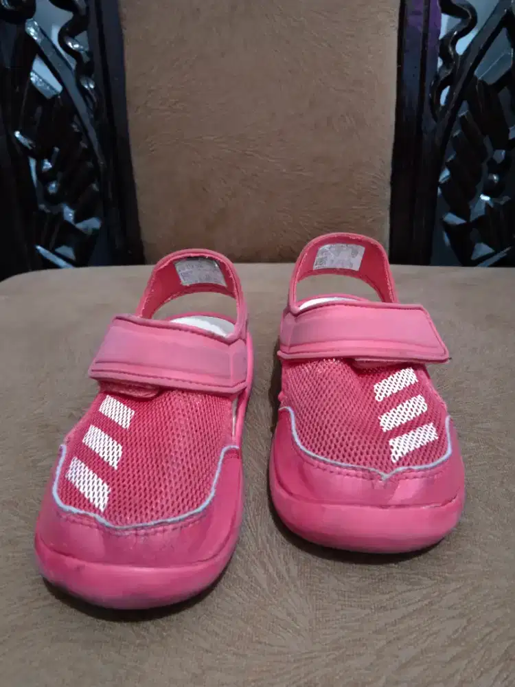 Sepatu anak Adidas