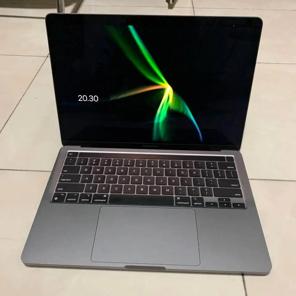 Macbook Pro M2 2022 13 inch 256 GB + Casing Supacase