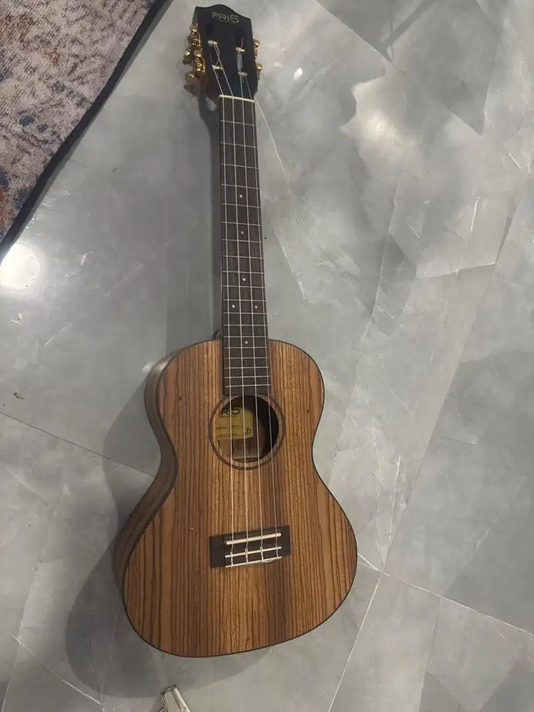 BU Ukulele FRI5 Instruments Model SZWT Made In Indonesia