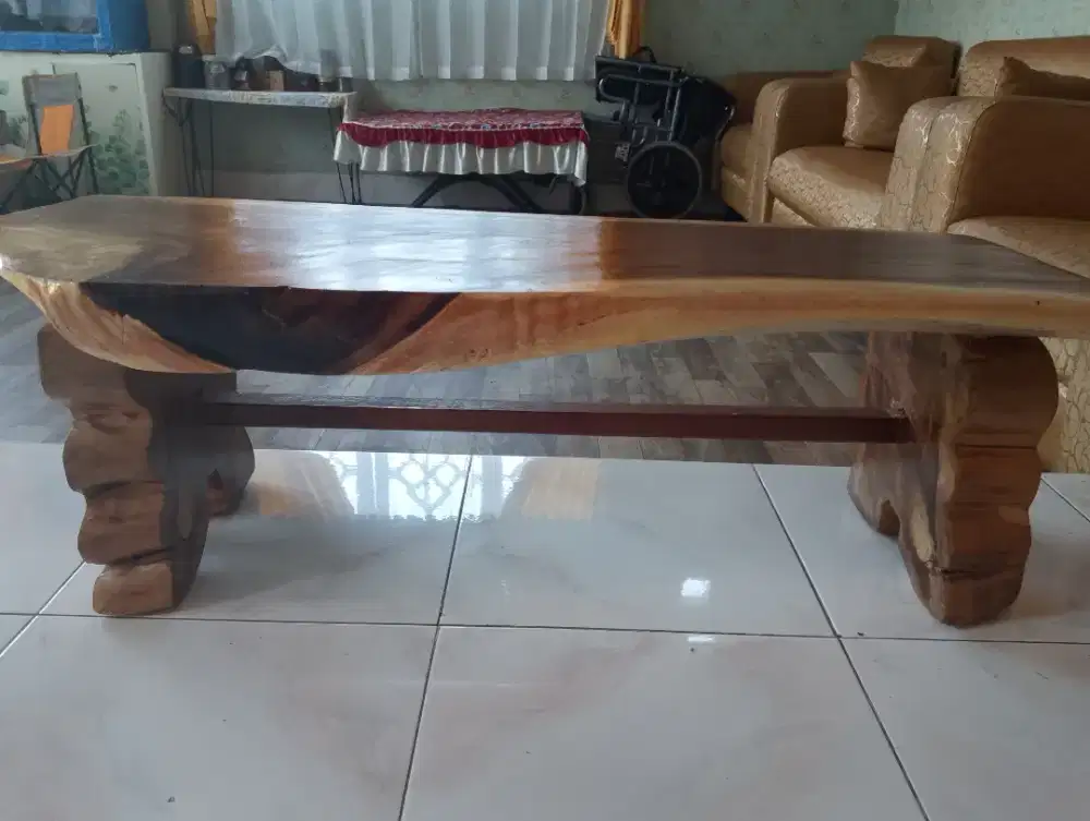 Meja/kursi kayu trembesi