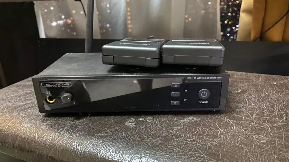 Recording Tech IEW 100 wireless ear monitor