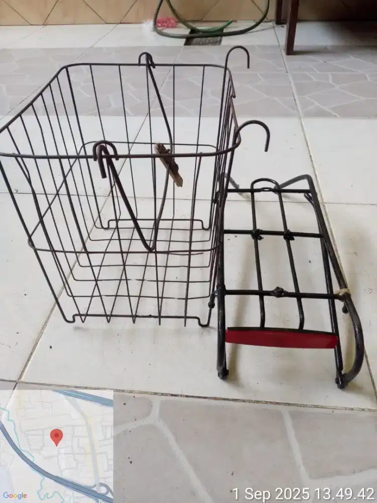 boncengan sepeda deki dan keranjang