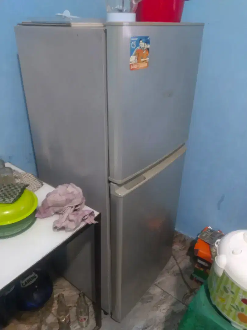 Kulkas 2 pintu merk sharp