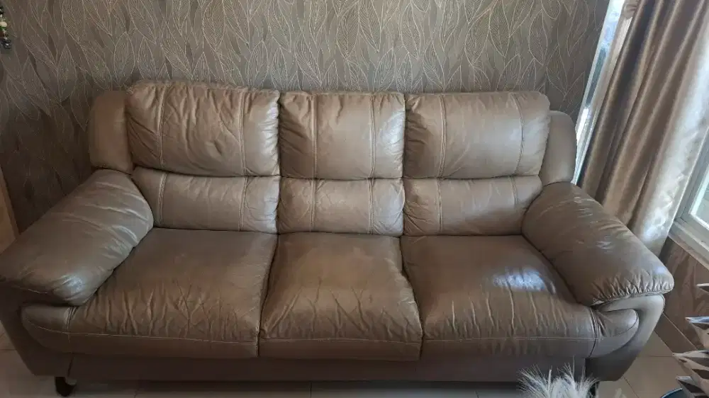 Sofa kulit warna coklat