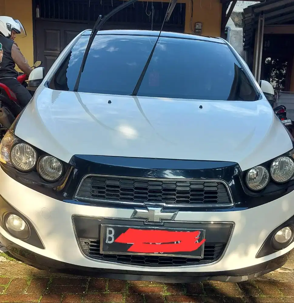 Chevrolet Aveo LT 1.4 AT 2012 Putih – Hatchback Irit & Stylish
