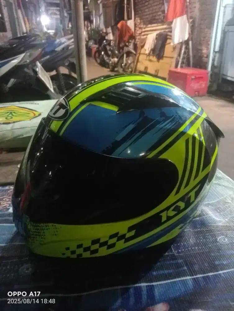 Helm kyt R10 hijau