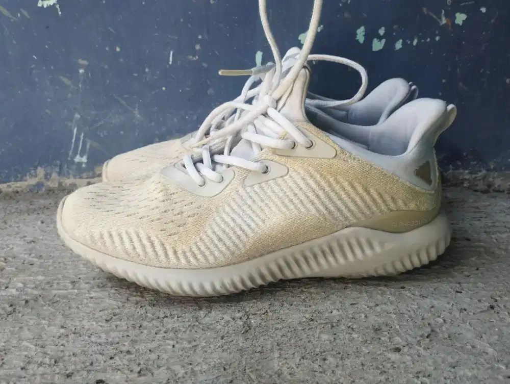 Sepatu Adidas Alpha bounce running
