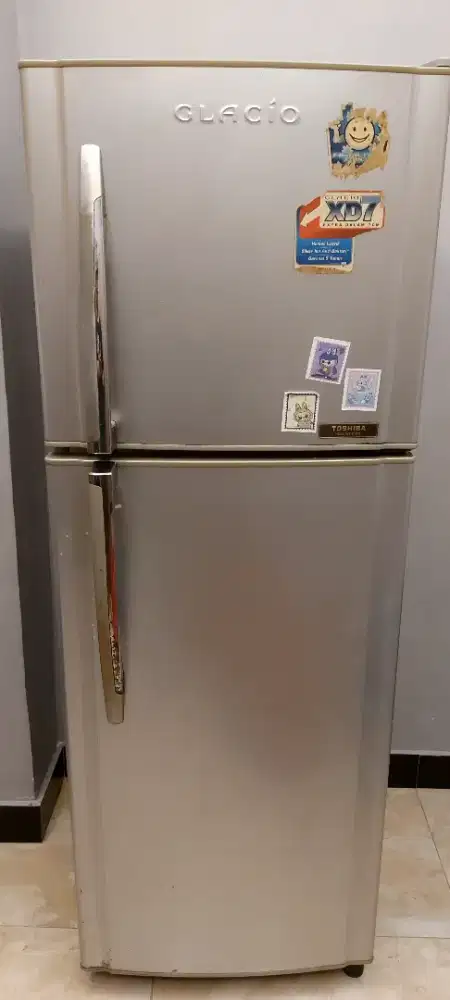 Kulkas Glacio toshiba 2 pintu