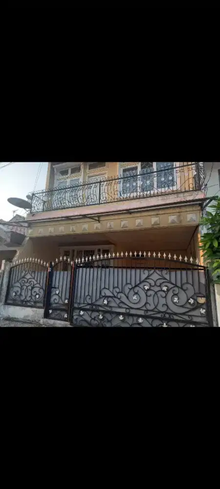 Di sewakan rumah 3 lantai di rawamangun