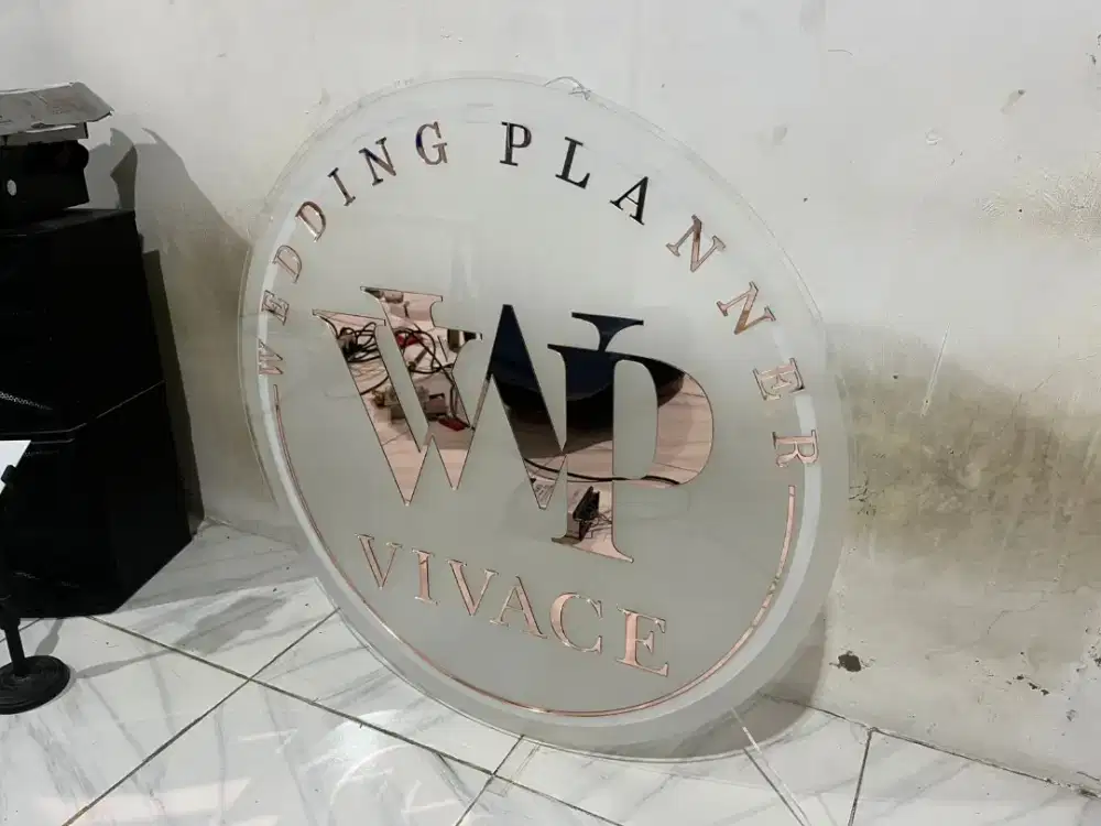 Papan nama akrilik  huruf akrilik gold