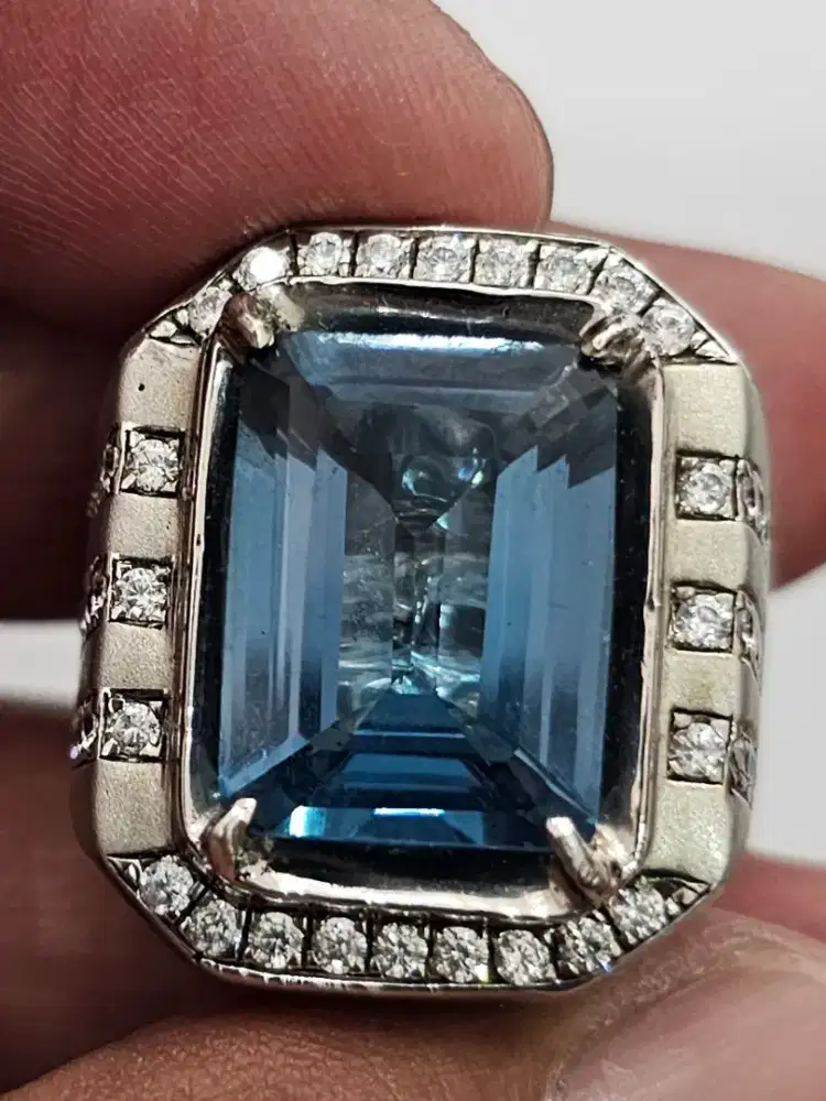 Natural London Blue Topaz 12 cts Perak Handmade Memo