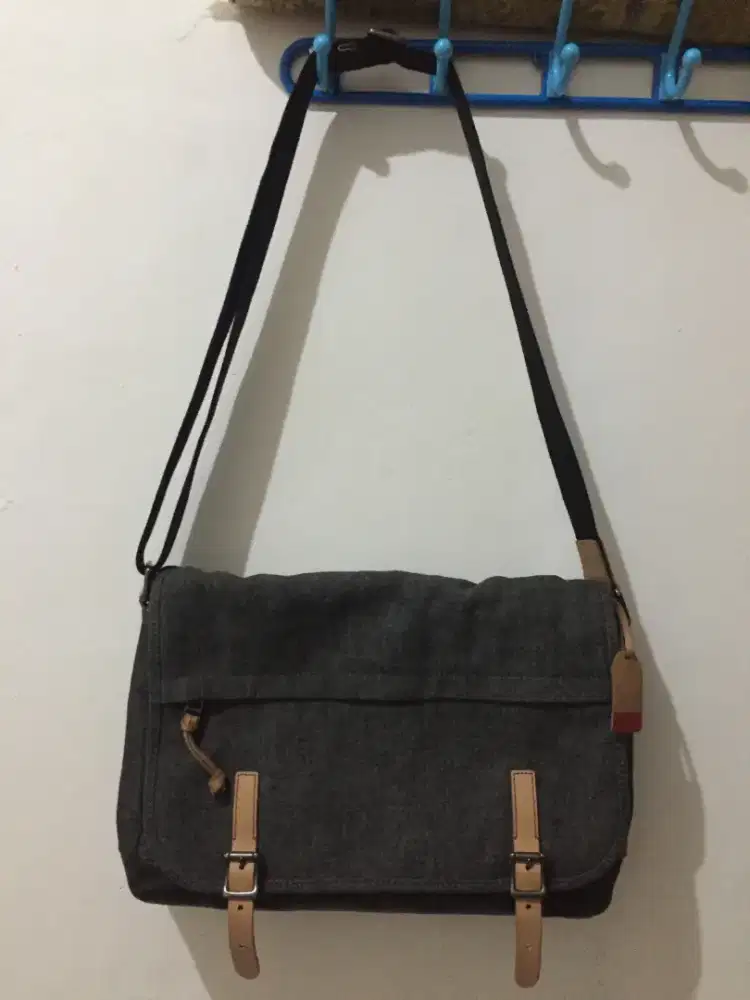 DIJUAL Fossil Defender Messenger Bag