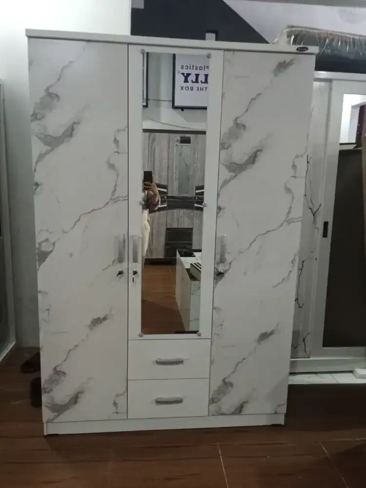 Lemari pakaian 3pt marbel
