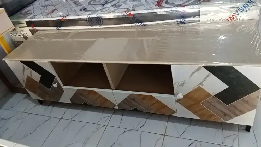 Rak tv plat besi olymsteel