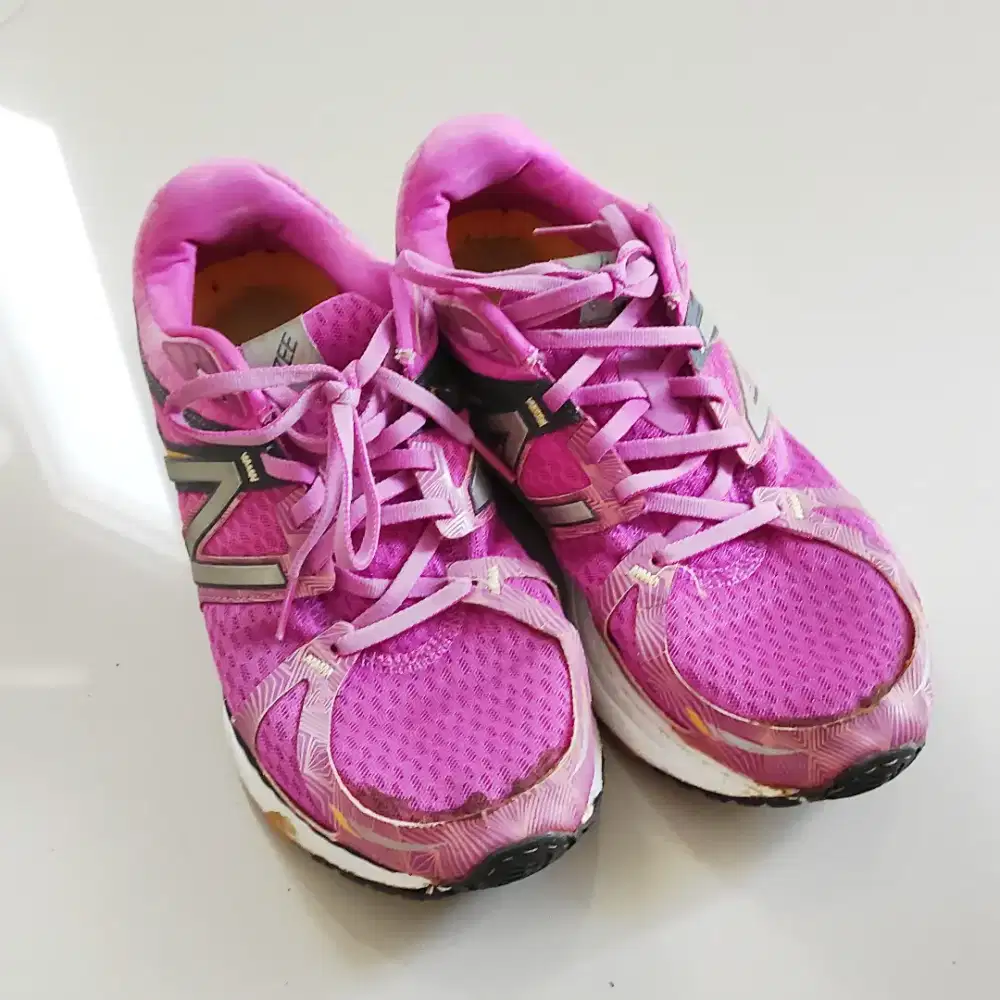 Sepatu sneaker running shoe New Balance Vazee size 41, preloved