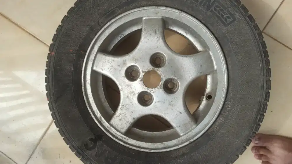 Dijual velg R13 original Mitsubishi Lancer  , ban R15 205/70