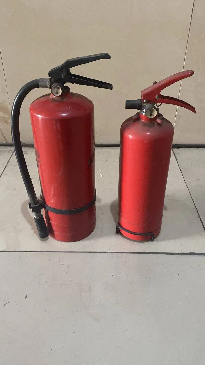 2 Tabung Apar Pemadam Api