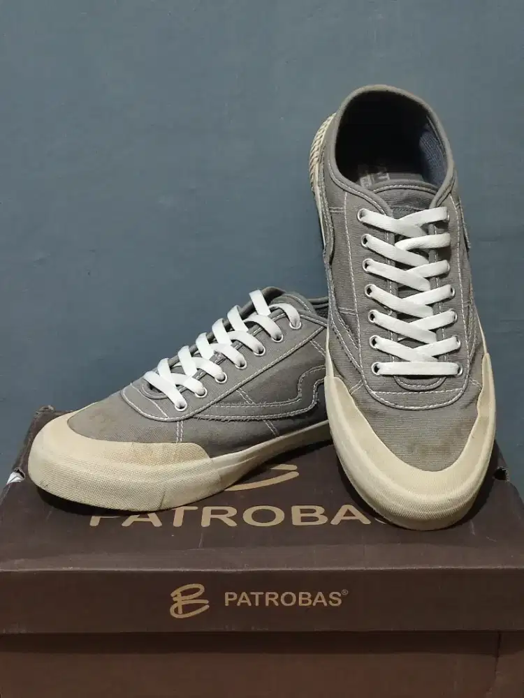 Sepatu patrobas equip low charcoal 42 original sneakers