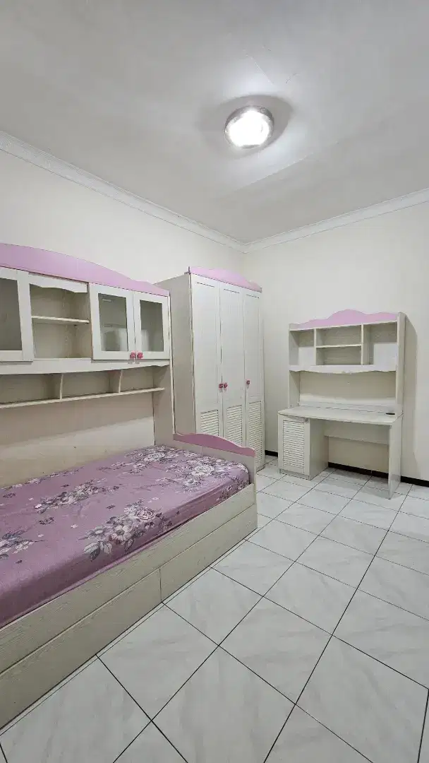 Set kamar Informa.