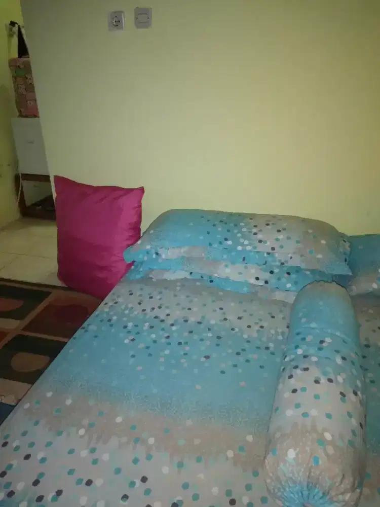 Springbed  merk Romance .. empuk, motif elegant, per atas bawah.