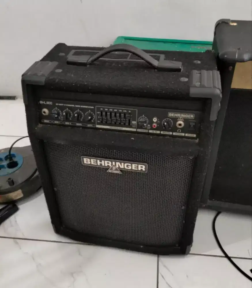 Behringer BXL-900 Ultrabass Bass Combo Amplifier