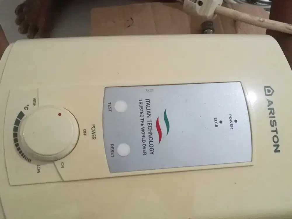 Dijual air panas merk Ariston