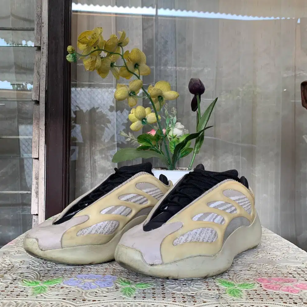 Adidas Yeezy 700 v3 Azael White
