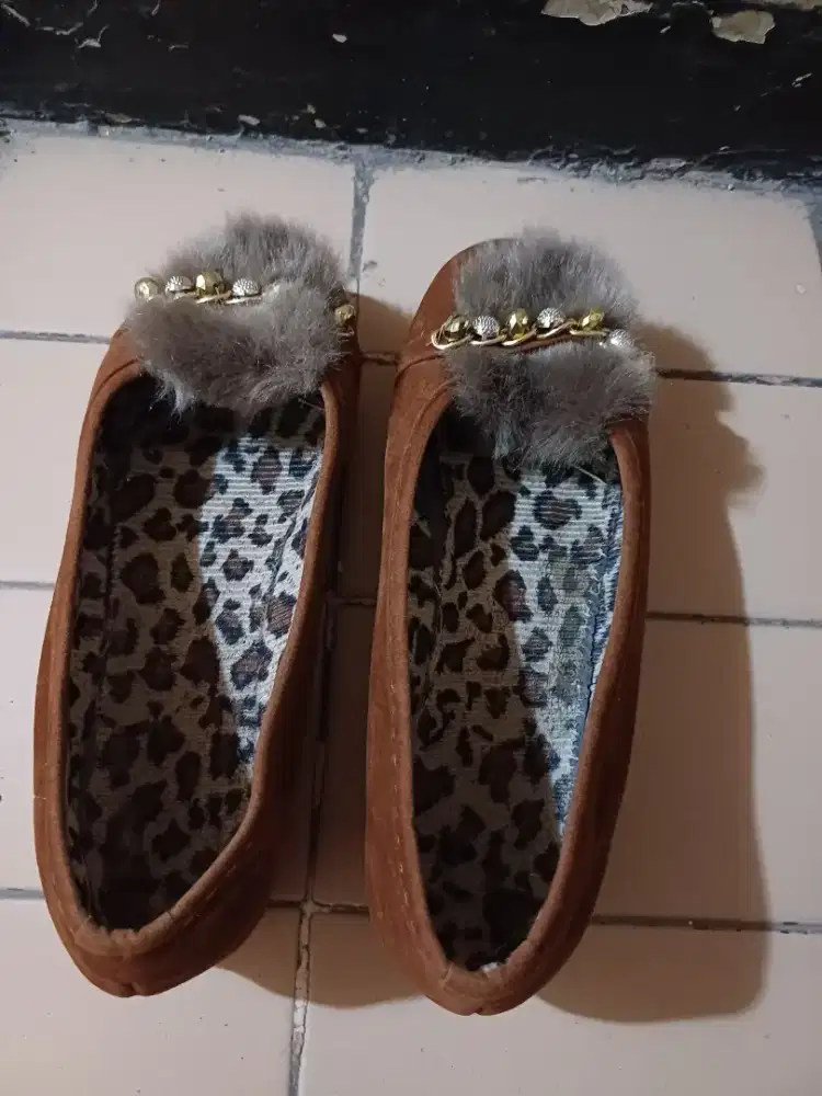 Sepatu Suede Cokelat Size 40 Kecil