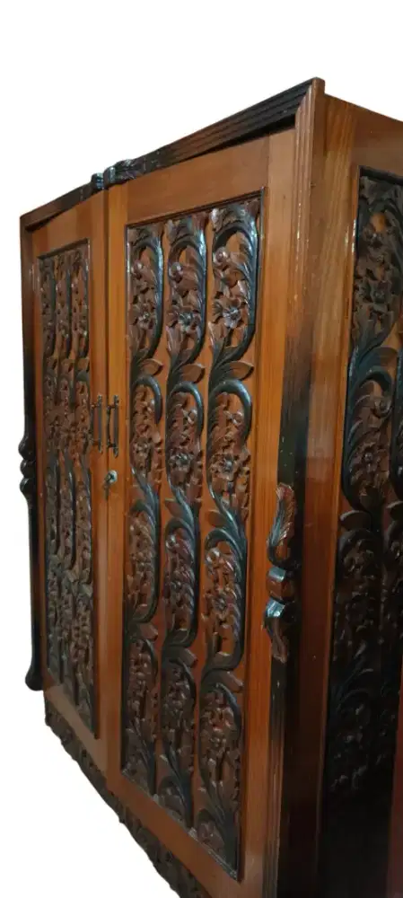 Lemari Kayu Jati Ukiran 2 Pintu