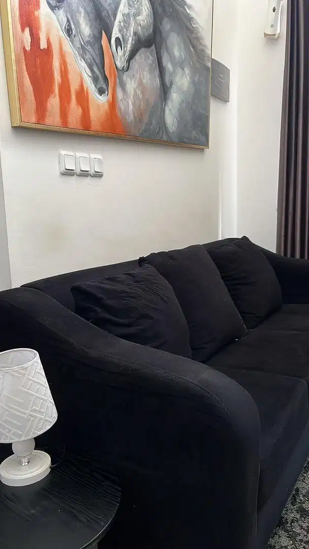 SOFA incl wall art, side table, table lamp