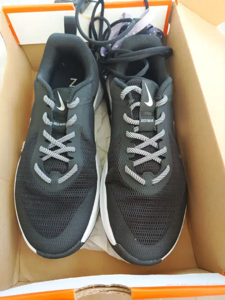 Sepatu Nike MC Trainer 3