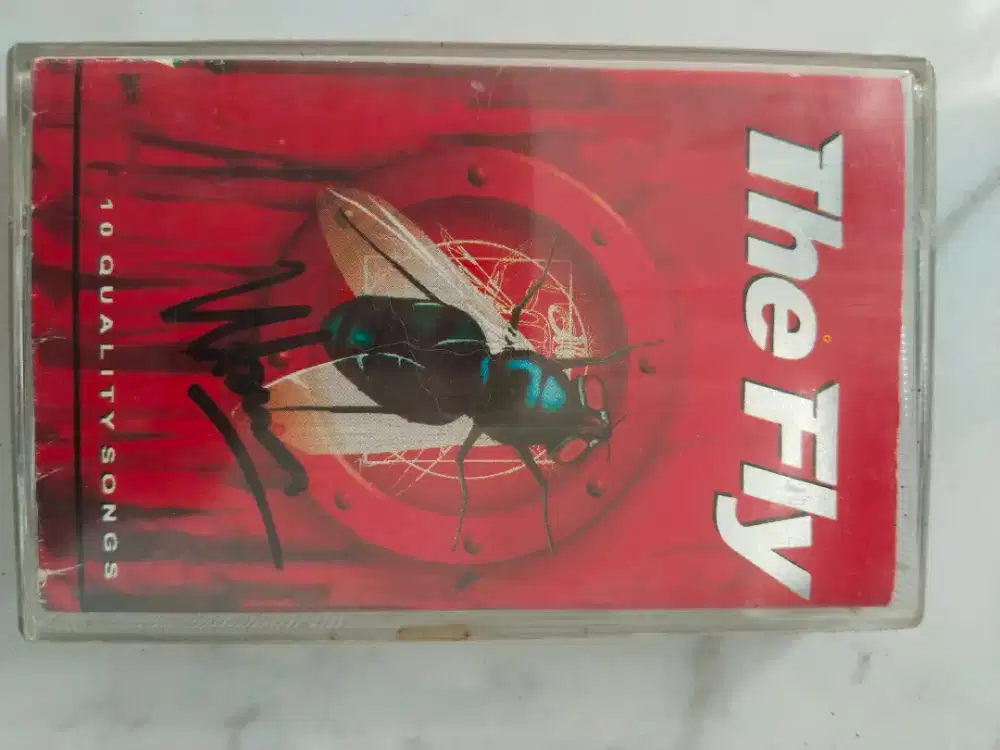 Kaset Pita The Fly Album Pertama Terbang