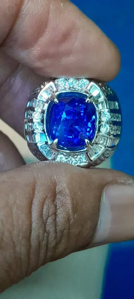 BERLIAN GIA 2 CT ROYAL BLUE