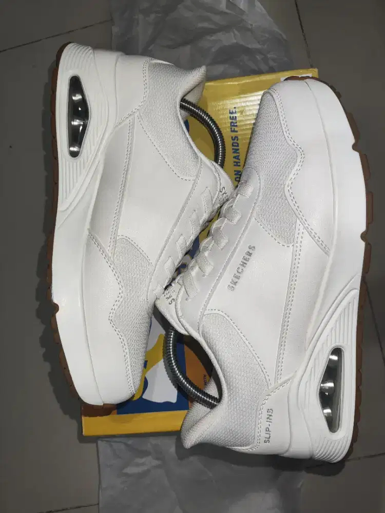 Sepatu SKECHERS SLIP INS