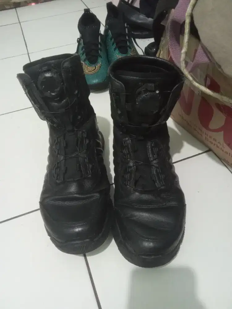 Sepatu PdL Tali Putar size 40/41