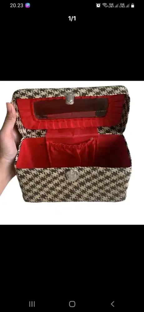 Tas kosmetik anyaman unik dan bergaya vintage