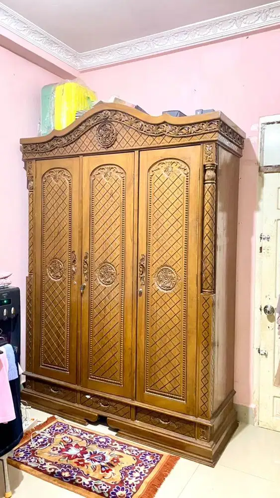 LEMARI PAKAIAN JATI