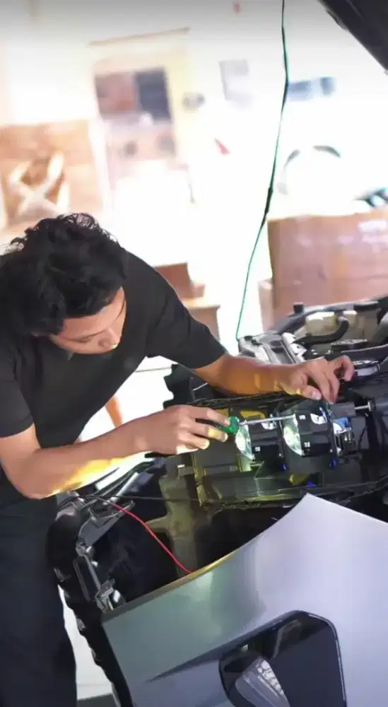 saya sedang mencari pekerjaan sebagai teknisi perlampaun mobil