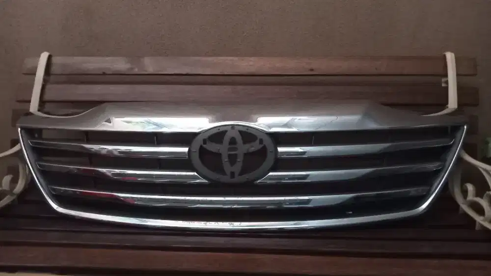Grill Toyota  Grand Fortuner