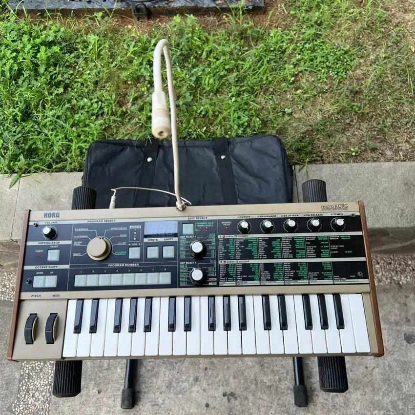 Synthesizer Korg Microkorg MK1 + Gigbag
