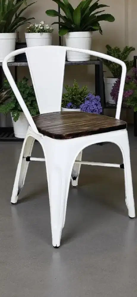 Kursi cafe besi tangan