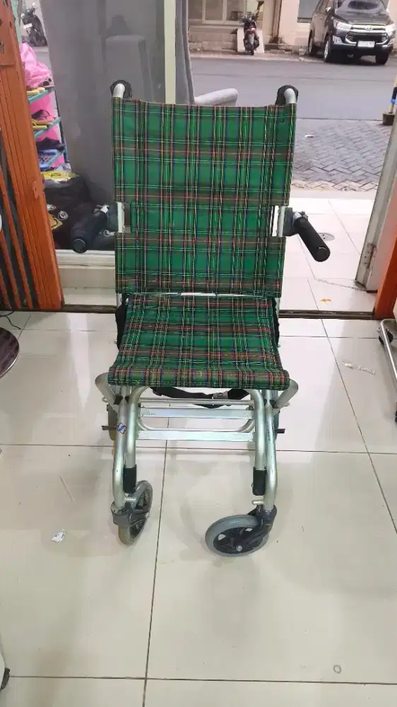 Kursi Roda Portable bisa untuk travelling, bisa dilipat