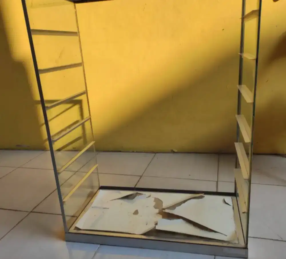 Estalase Aluminum Second Bisa Nego