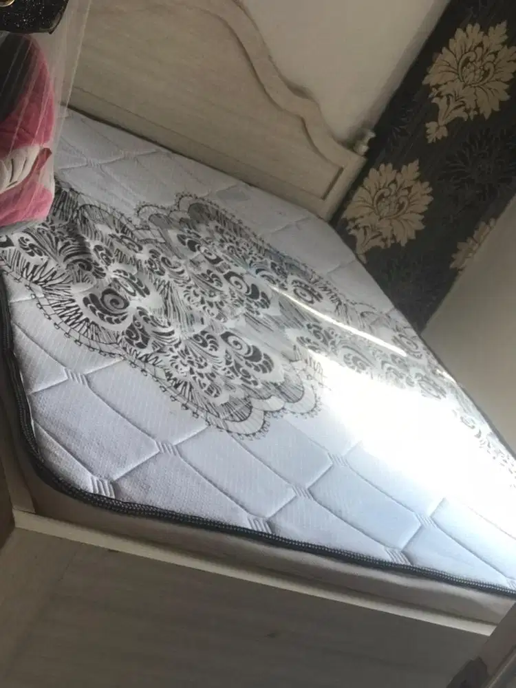 kasur spring bed plus dipan tempat tidur ukuran 215X 150 kayu asli