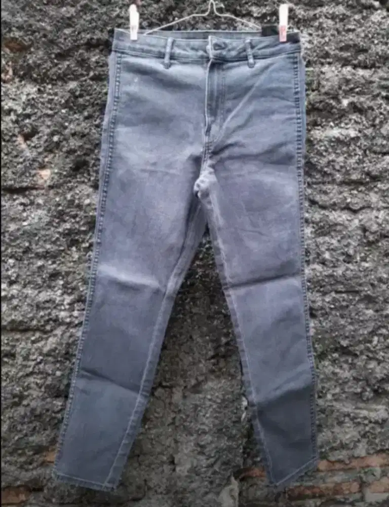 Celana jeans cewek warna hitam